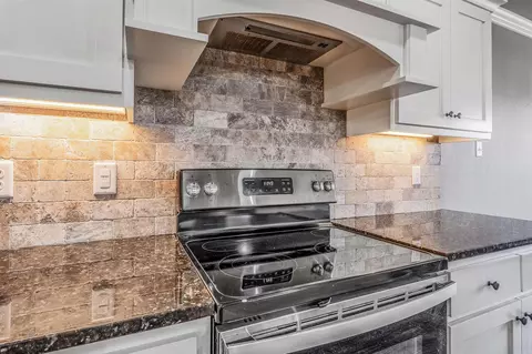 Kitchen - 34 Cimarron Cir, Cabot, AR 72023 photo 4 of 4