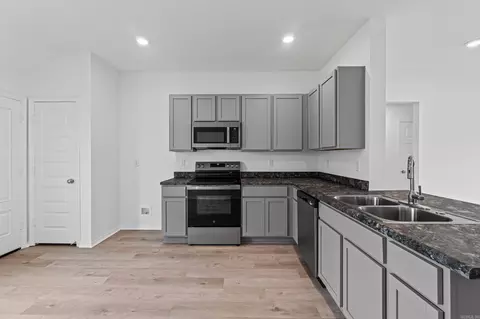 Kitchen - 14 Buckshot Dr, Ward, AR 72176 photo 2 of 3