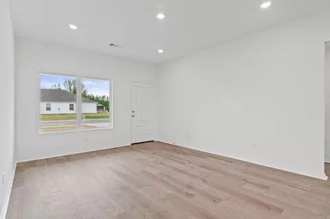 Living - 14 Buckshot Dr, Ward, AR 72176 photo 2 of 5