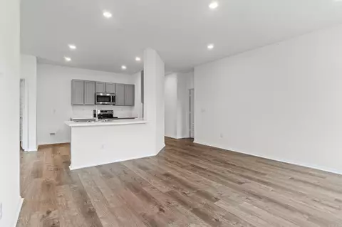 Living - 12 Buckshot Dr, Ward, AR 72176 photo 2 of 3