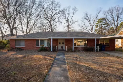 819 821 Center St, Conway, AR 72034 photo 1
