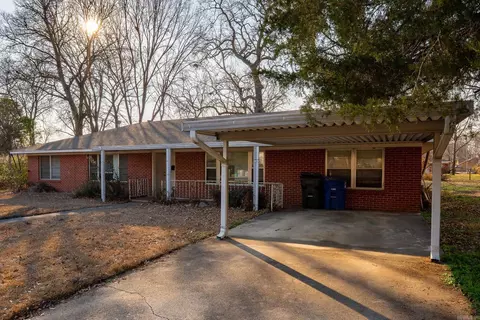 819 821 Center St, Conway, AR 72034 photo 3