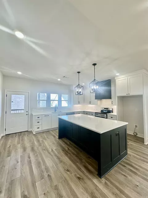 Kitchen - 121 S First St, Benton, AR 72015 photo 5 of 7