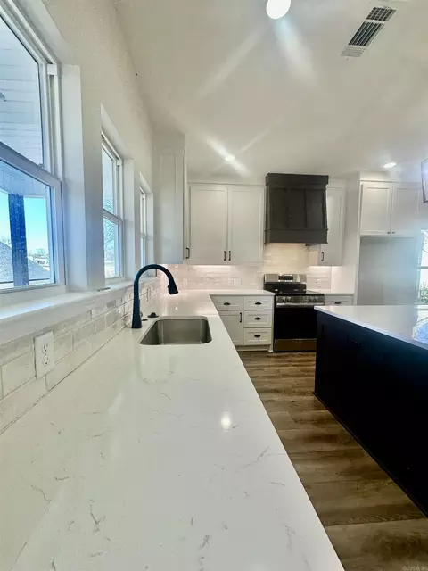 Kitchen - 121 S First St, Benton, AR 72015 photo 6 of 7