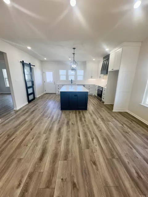 Kitchen - 121 S First St, Benton, AR 72015 photo 4 of 7