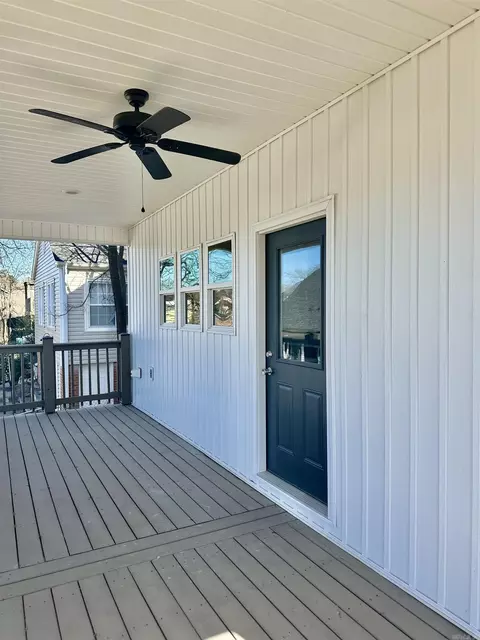 Exterior - 121 S First St, Benton, AR 72015 photo 2 of 3