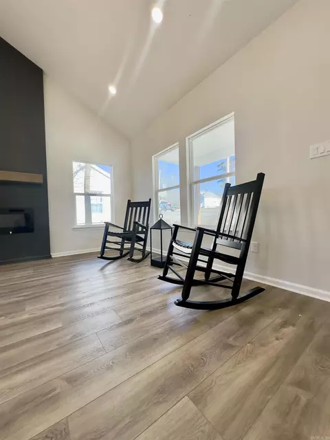 Living - 121 S First St, Benton, AR 72015 photo 1 of 1