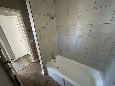 Bath - 428 E 4th St, Lonoke, AR 72086 photo 4 of 4