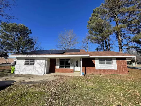 Exterior - 428 E 4th St, Lonoke, AR 72086 photo 2 of 4