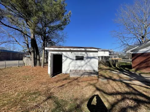 Exterior - 428 E 4th St, Lonoke, AR 72086 photo 4 of 4