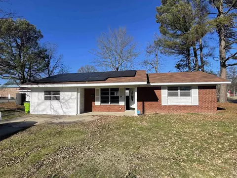 428 E 4th St, Lonoke, AR 72086