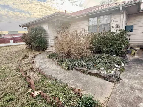 729 Fairview St, Conway, AR 72034 photo 2