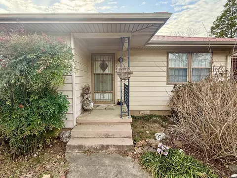 729 Fairview St, Conway, AR 72034 photo 3