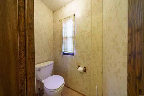 Bath - 3774 Hwy 167, Ash Flat, AR 72513 photo 5 of 5