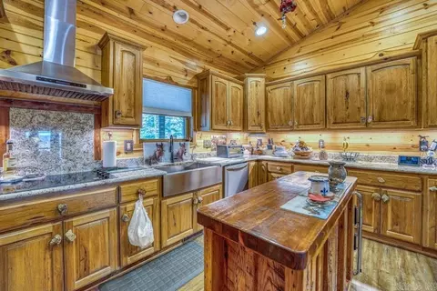 Kitchen - 3630 Nc 3850, Jasper, AR 72641 photo 2 of 3
