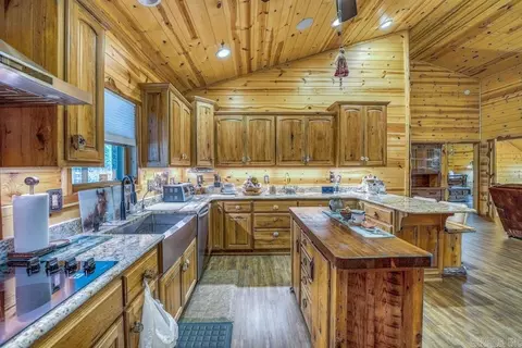 Kitchen - 3630 Nc 3850, Jasper, AR 72641 photo 3 of 3