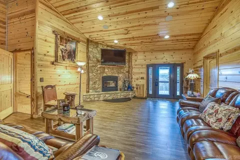 Living - 3630 Nc 3850, Jasper, AR 72641 photo 1 of 3