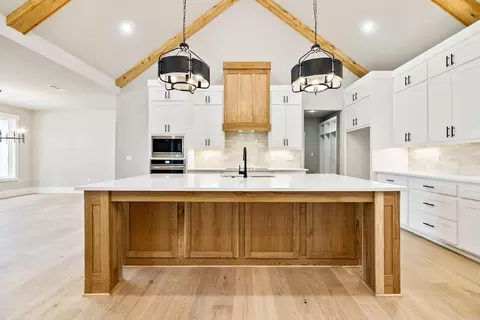 Kitchen - 208 Clearview, Benton, AR 72019 photo 3 of 3