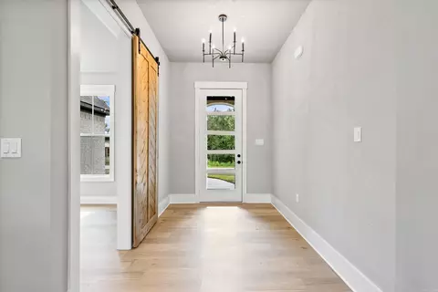 Entry Way - 208 Clearview, Benton, AR 72019 photo 4 of 5