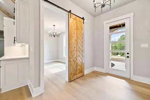 Entry Way - 208 Clearview, Benton, AR 72019 photo 5 of 5