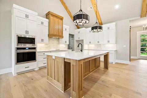 Kitchen - 208 Clearview, Benton, AR 72019 photo 1 of 3