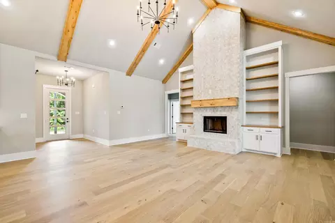 Living - 208 Clearview, Benton, AR 72019 photo 1 of 3
