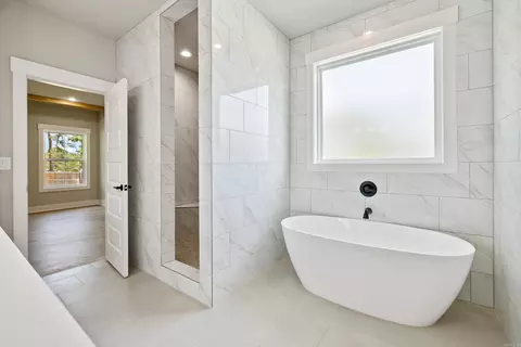 Bath - 208 Clearview, Benton, AR 72019 photo 1 of 3