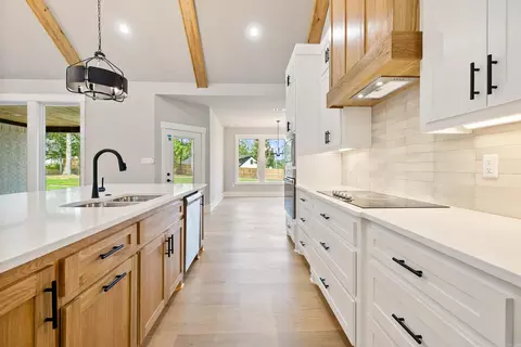 Entry Way - 208 Clearview, Benton, AR 72019 photo 2 of 5
