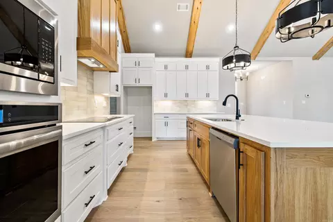 Kitchen - 208 Clearview, Benton, AR 72019 photo 2 of 3
