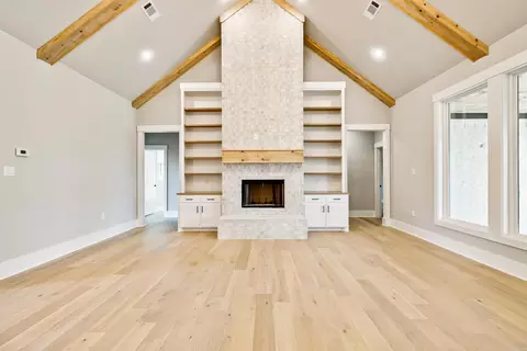 Living - 208 Clearview, Benton, AR 72019 photo 3 of 3