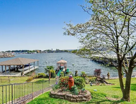 165 Pretti Pt, Lake Hamilton, AR 71913