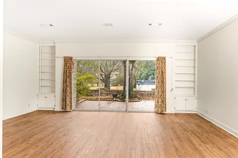 Living - 14 Westridge, Pine Bluff, AR 71603 photo 2 of 5