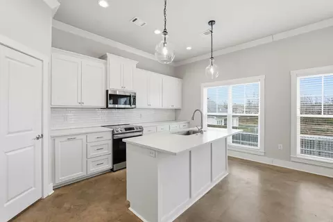 Kitchen - 1635 Poteete Dr, Conway, AR 72034 photo 2 of 5