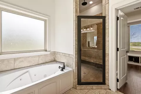 Bath - 1701 Kruse Loop, Alexander, AR 72002 photo 4 of 11