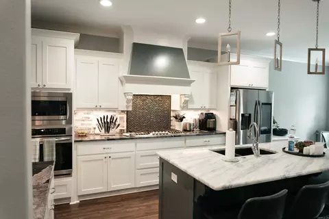 Kitchen - 1601 Huntley, Benton, AR 72015 photo 1 of 7