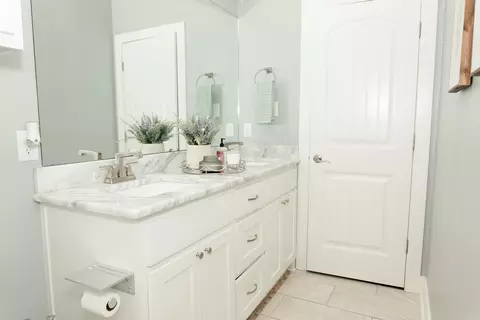 Bath - 1601 Huntley, Benton, AR 72015 photo 4 of 6