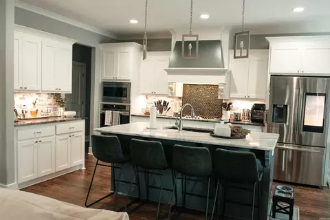 Kitchen - 1601 Huntley, Benton, AR 72015 photo 2 of 7