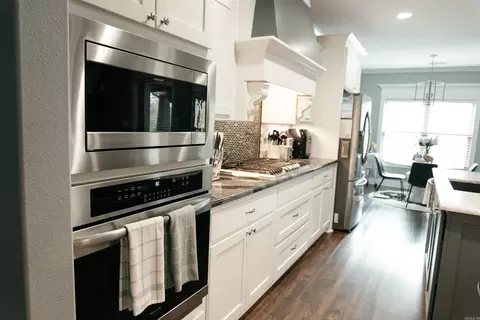 Kitchen - 1601 Huntley, Benton, AR 72015 photo 5 of 7