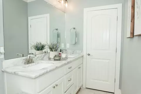 Bath - 1601 Huntley, Benton, AR 72015 photo 6 of 6