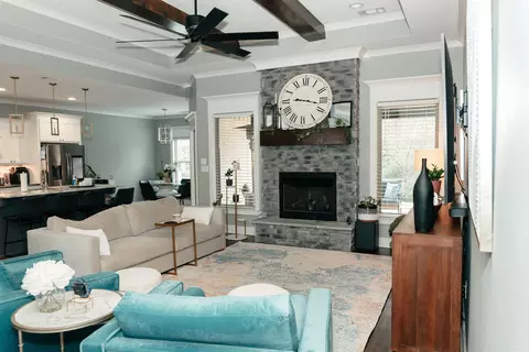 Living - 1601 Huntley, Benton, AR 72015 photo 2 of 2