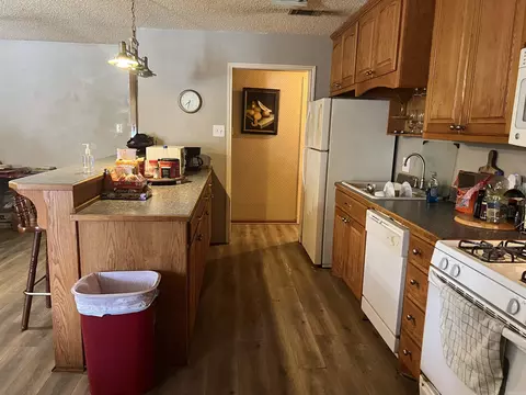 Kitchen - 901 Brookview, Benton, AR 72015 photo 2 of 3