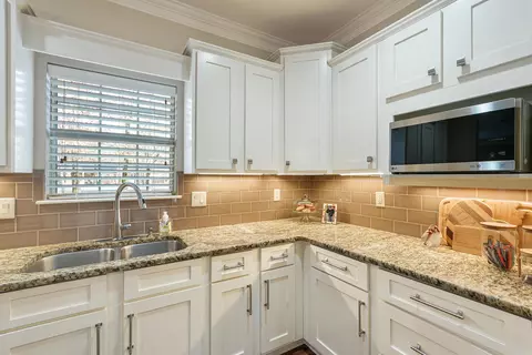 Kitchen - 2786 Nestlewood, White Hall, AR 71602 photo 5 of 7