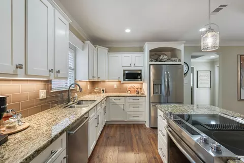 Kitchen - 2786 Nestlewood, White Hall, AR 71602 photo 4 of 7