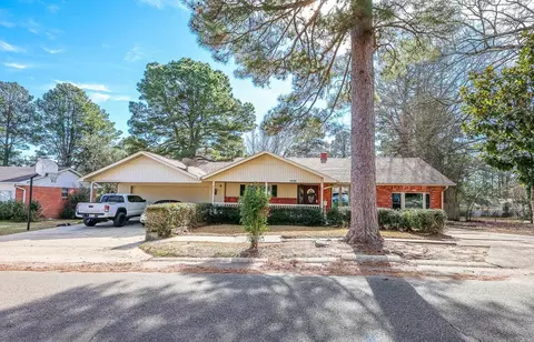 405 Robin Rd, El Dorado, AR 71730