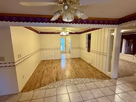 Living - 382 Riverview Dr, Mammoth Spring, AR 72554 photo 4 of 5