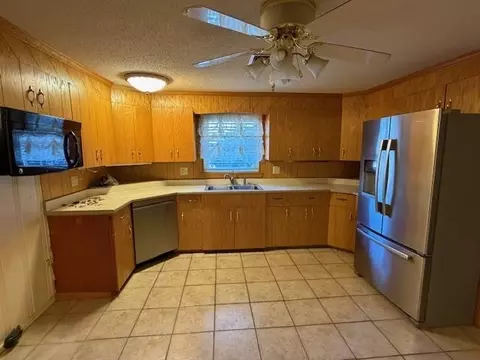 Kitchen - 382 Riverview Dr, Mammoth Spring, AR 72554 photo 1 of 1