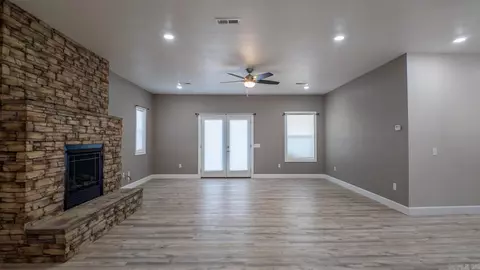 Living - 312 Earl St, Thayer, MO 65791 photo 3 of 4