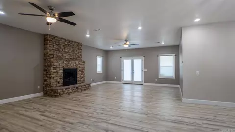 Living - 312 Earl St, Thayer, MO 65791 photo 1 of 4