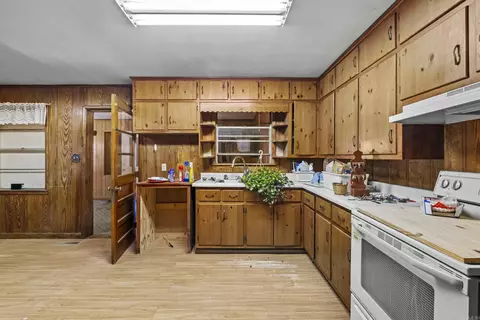 Kitchen - 359 Swinging Bridge Rd, Beebe, AR 72012 photo 4 of 4