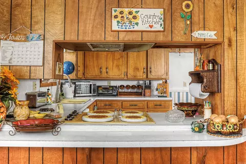 Kitchen - 1503 Silver Fox, Pine Bluff, AR 71603 photo 2 of 3